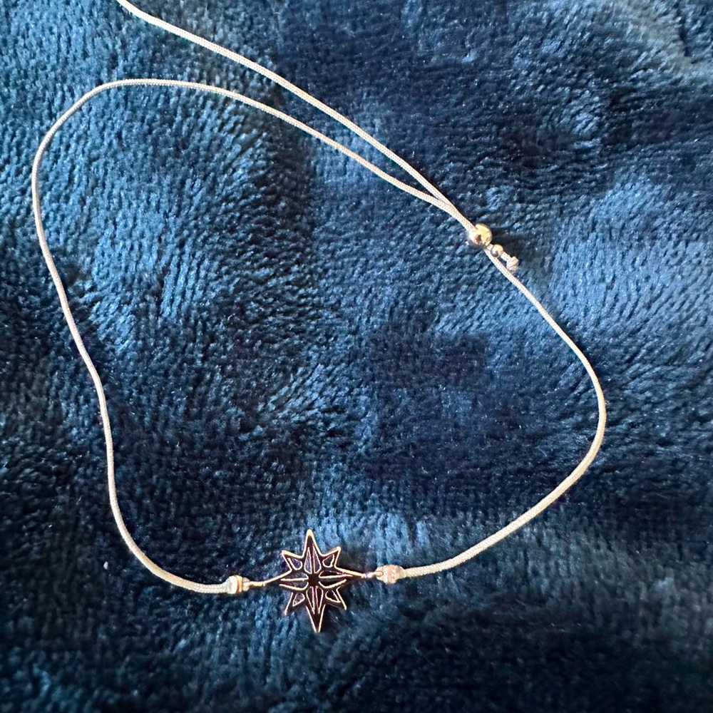 Adjustable charm bracelet